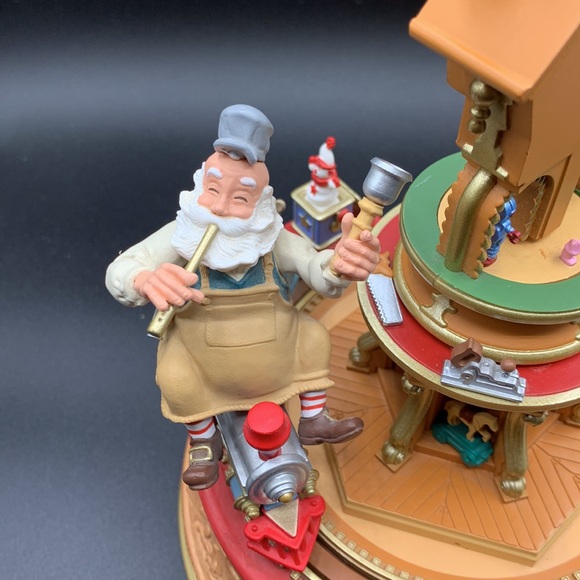 Hallmark Rotating Merry Old Toymaker Train Clock & Toys Music Box TESTED WORKS - Picture 11 of 14